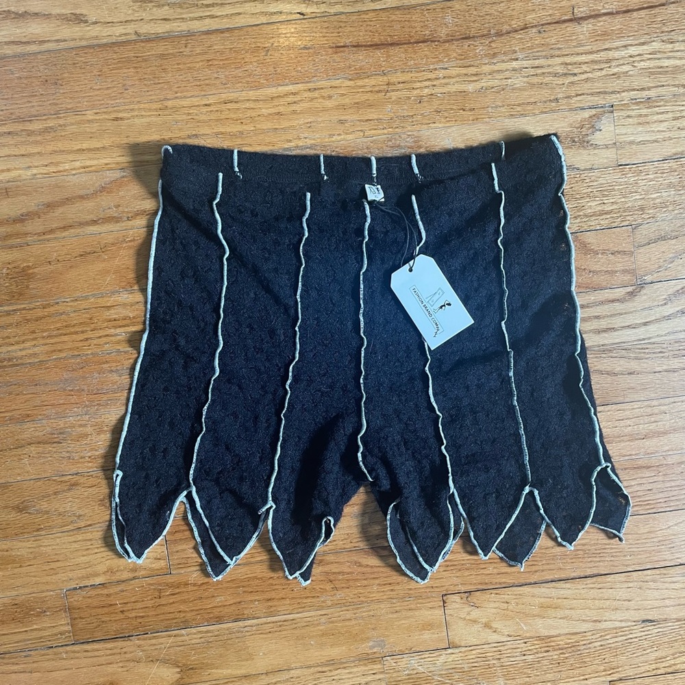 Fashion Brand Company Black High-Waist Scallop Edge Shorts with White Trim